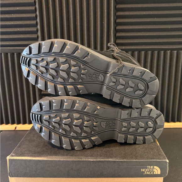 The North Face Men's Black and Gray Chilkat Snow Boots - Picture 6 of 6